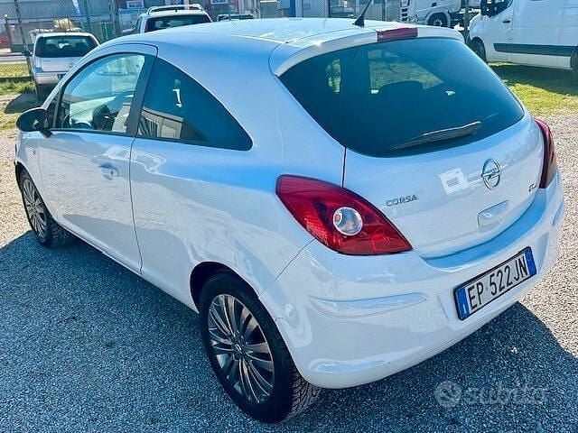 Usata Opel Corsa 85 CV (62 kW) 2013 Bianco Utilitaria