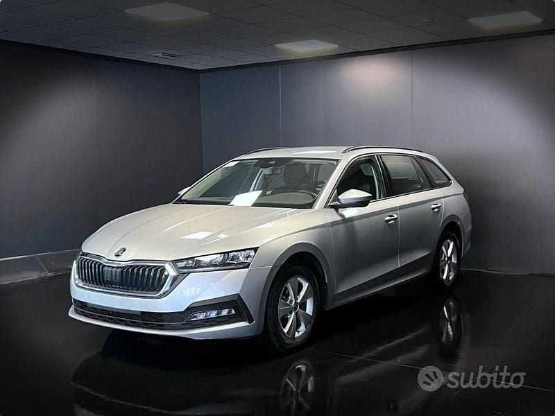 Usata Skoda Octavia Executive 116 CV (85 kW) 2023 Grigio Station wagon