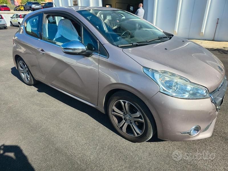 Usata Peugeot 208 82 CV (60 kW) 2013 Utilitaria
