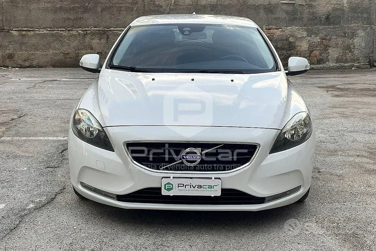 Usata Volvo V40 Business Edition 115 CV (84 kW) 2014 Bianco Utilitaria