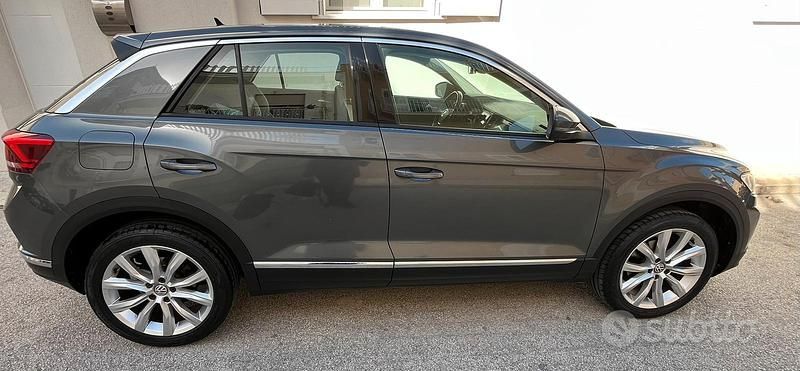 Usata VW T-Roc 2019 Grigio SUV