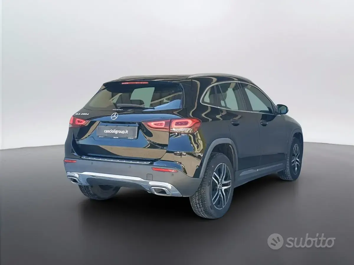 Usata Mercedes GLA200 150 CV (110 kW) 2022 Nero notte SUV