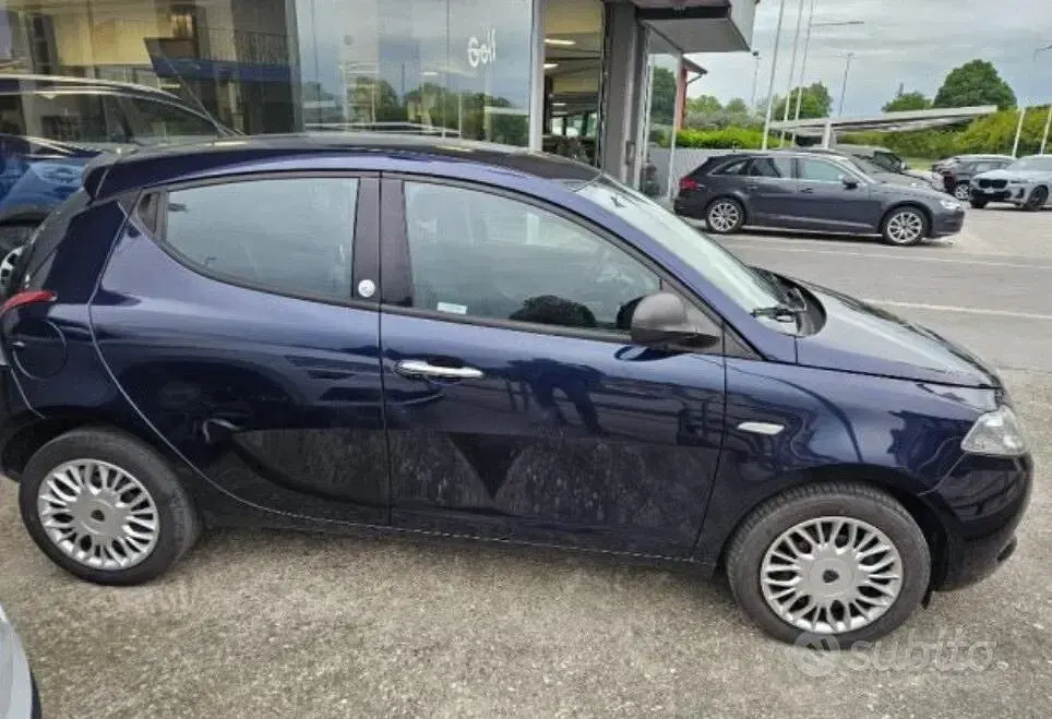 Usata Lancia Ypsilon 69 CV (50 kW) 2016 Bluazzurro Utilitaria