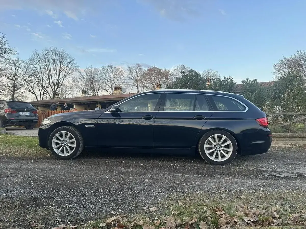 Usata BMW 520 Luxury Line 190 CV (139 kW) 2017 Blu Station wagon