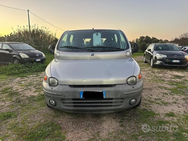 Usata Fiat Multipla 103 CV (75 kW) 2000 Grigio Monovolume