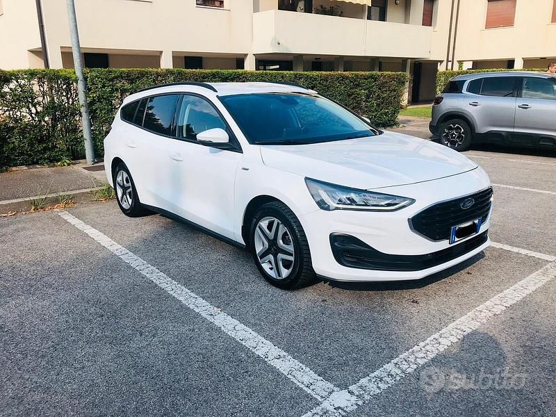 Usata Ford Focus 120 CV (88 kW) 2022 Bianco Station wagon