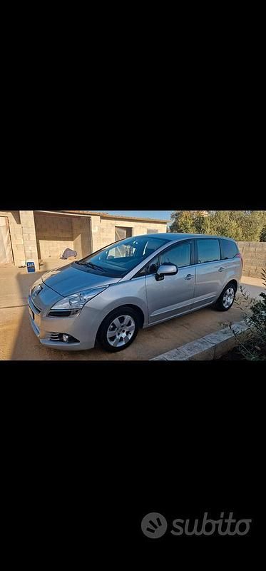 Usata Peugeot 5008 112 CV (82 kW) 2013 Grigio Monovolume