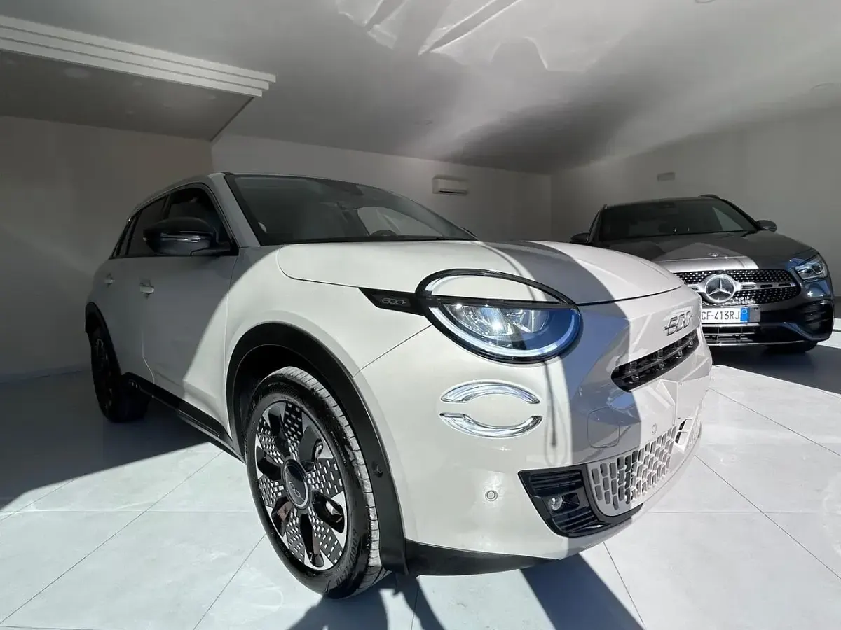Usata Fiat 600 La Prima 100 CV (73 kW) 2025 Beige SUV