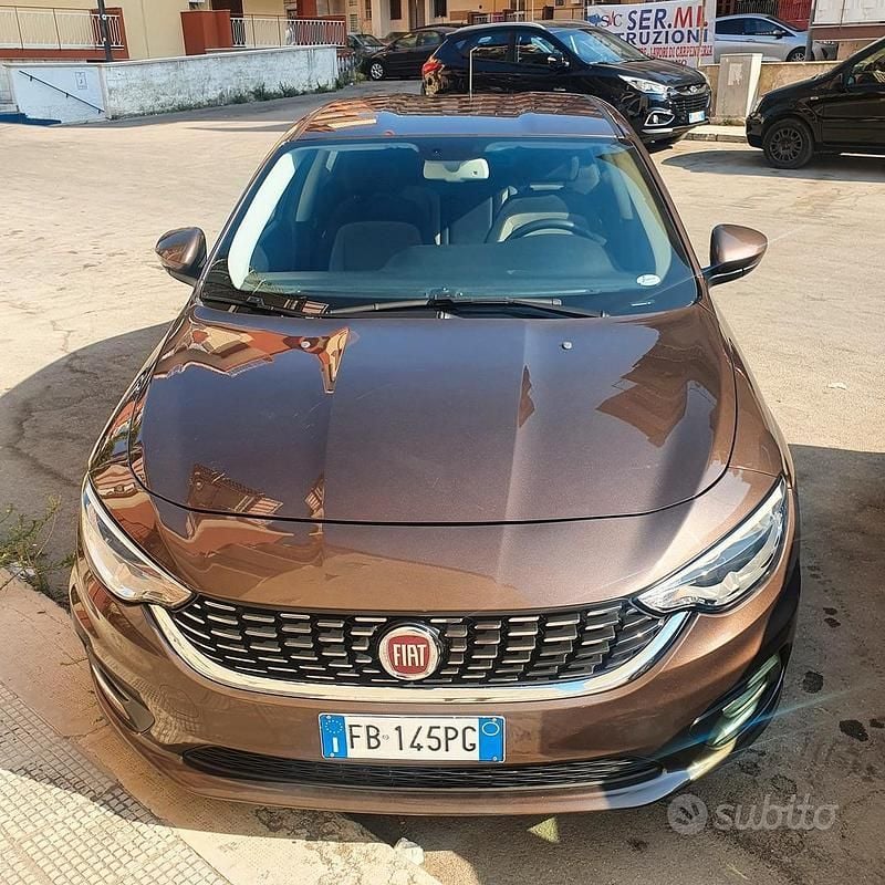 Usata Fiat Tipo 120 CV (88 kW) 2015 Marrone Berlina