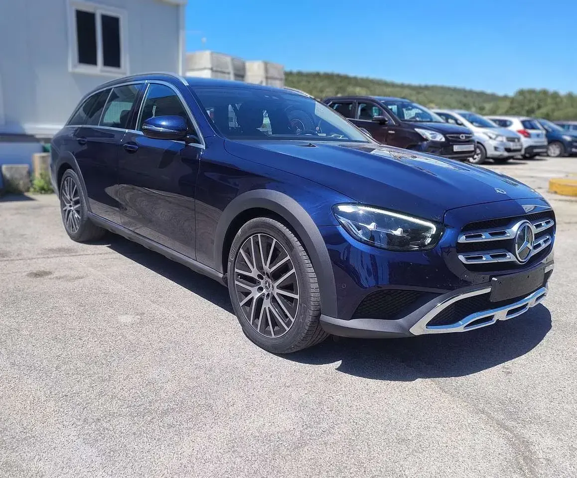 Gebraucht Mercedes E220 All-Terrain Premium Plus 194 PS (142 kW) 2021 Blau Kombi