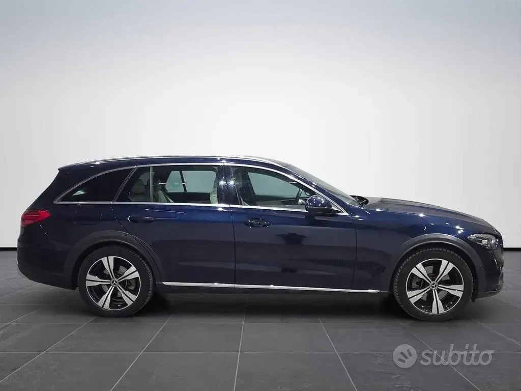 Usata Mercedes C220 Premium 200 CV (147 kW) 2022 Blu Station wagon