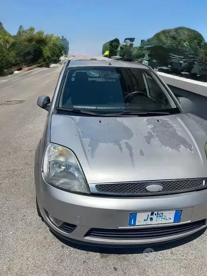 Usata Ford Fiesta 80 CV (58 kW) 2005 Grigio Utilitaria