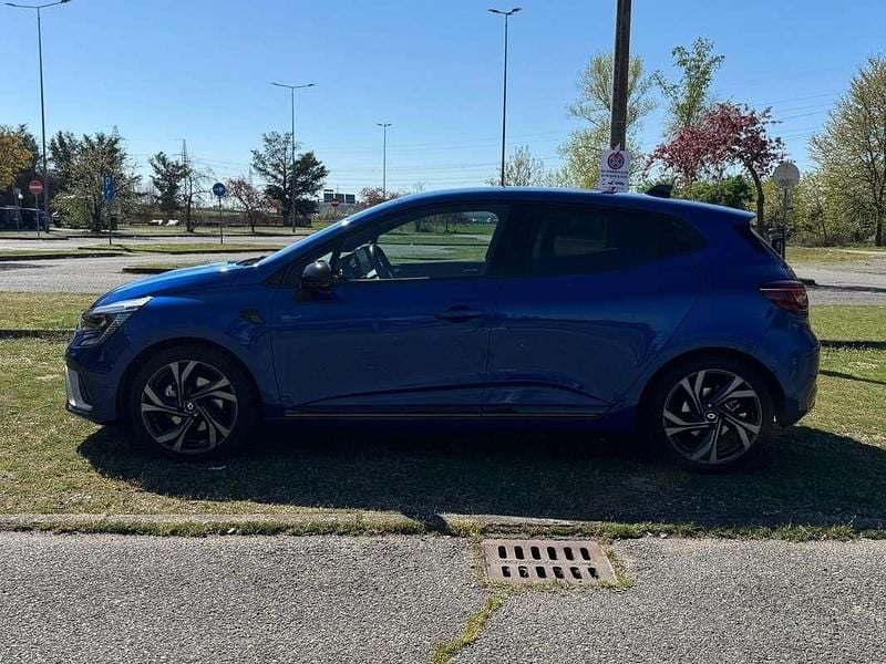 Begagnad Renault Clio V Engineered 145 HK (106 kW) 2023 Blå Sedan
