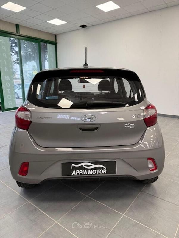 Usata Hyundai i10 67 CV (49 kW) 2022 Gray Utilitaria