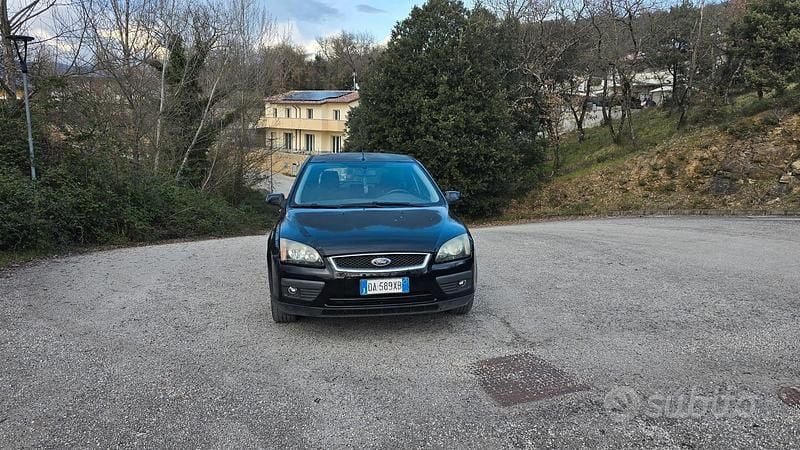 Usata Ford Focus 90 CV (66 kW) 2006 Nero Berlina