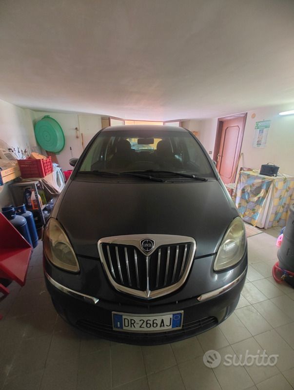 Usata Lancia Musa 90 CV (66 kW) 2008 Grigio Monovolume