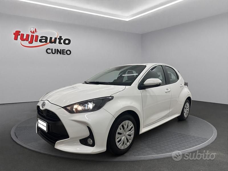 Bianco Usata 2023 Toyota Yaris Active Due volumi | 12.900 € (Buon prezzo) - Immagine 1/4