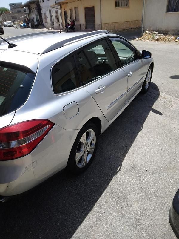 Usata Renault Laguna III 140 CV (102 kW) 2008 Grigio Station wagon