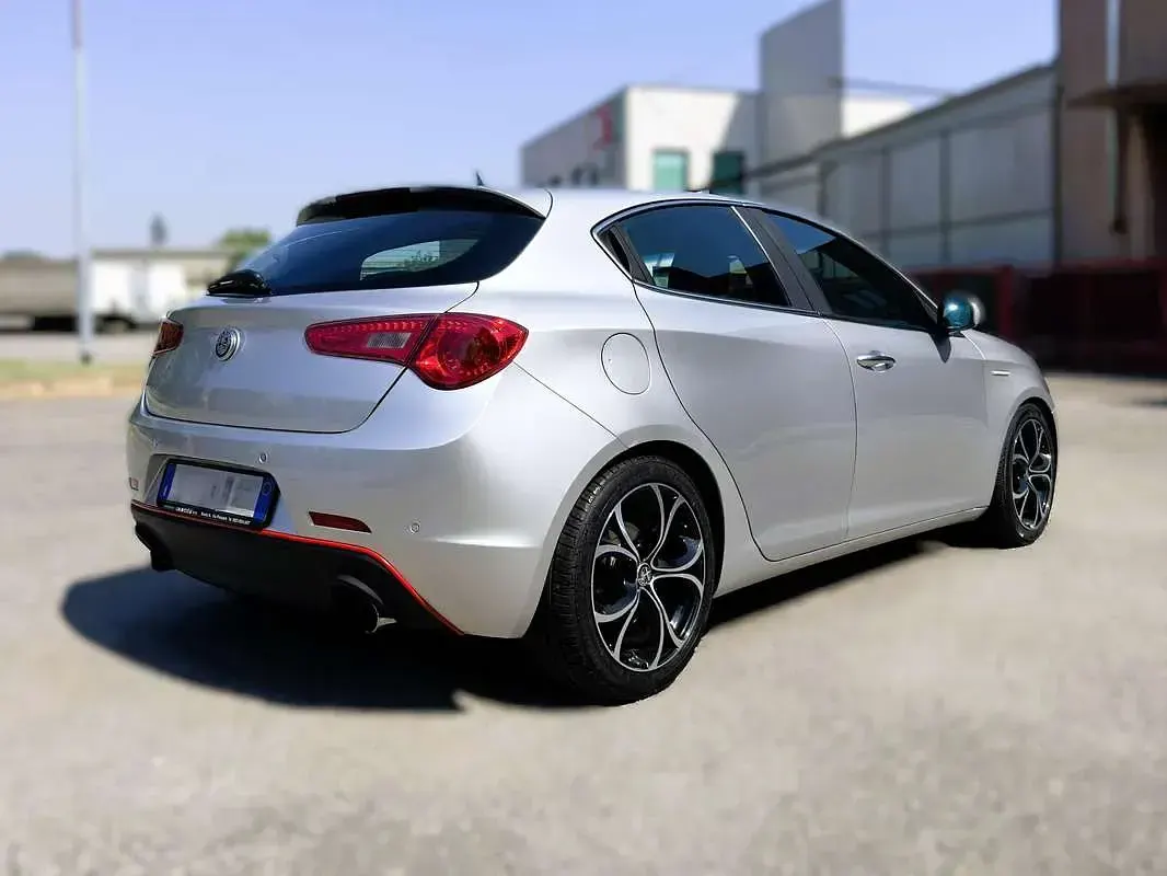 Usata Alfa Romeo Giulietta Exclusive 170 CV (125 kW) 2012 Argento Utilitaria