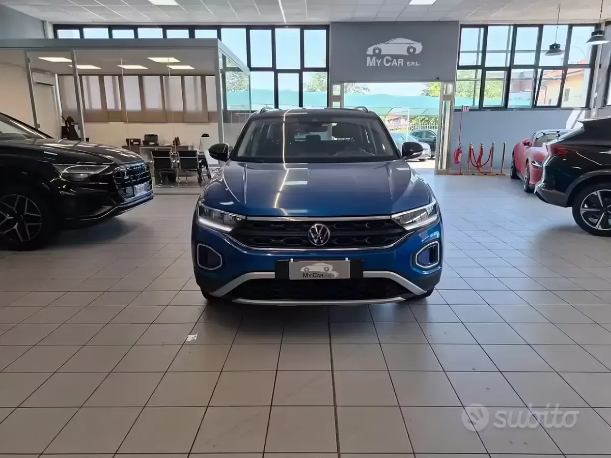 Usata VW T-Roc 110 CV (80 kW) 2022 Blu SUV