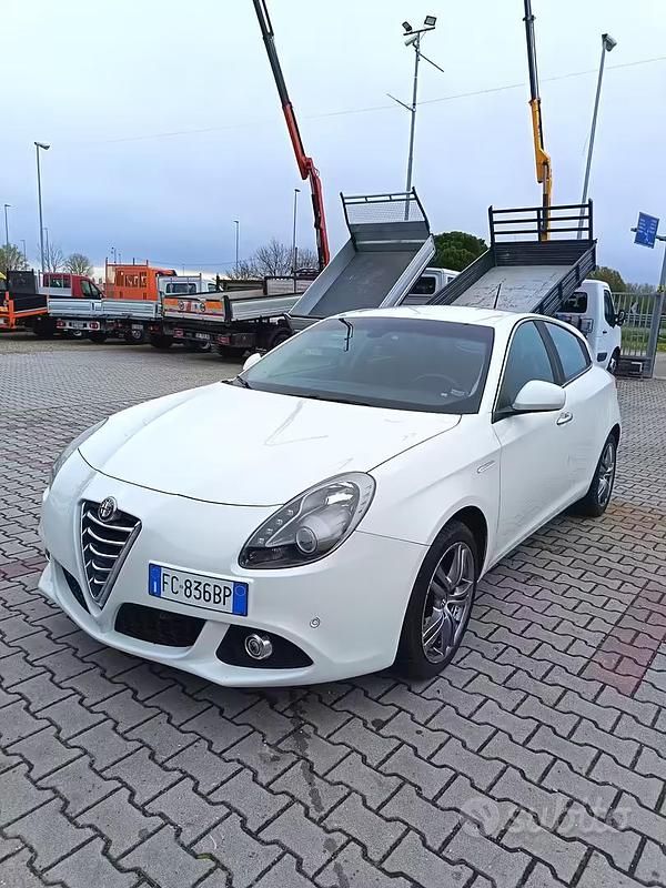 Usata Alfa Romeo Giulietta Business 120 CV (88 kW) 2016 Bianco Utilitaria