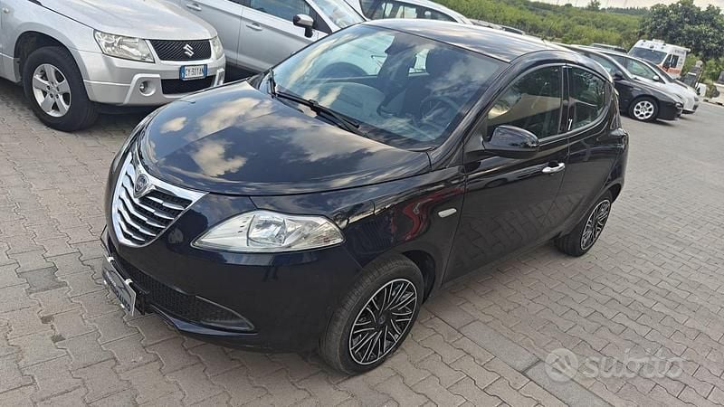 Usata Lancia Ypsilon Gold 95 CV (69 kW) 2013 Blu Utilitaria