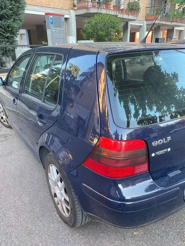 Usata VW Golf IV Highline 105 CV (77 kW) 2002 Blu/azzurro Berlina