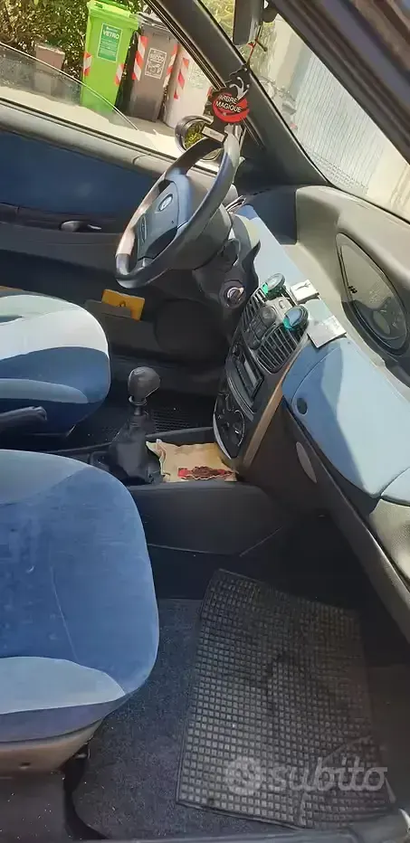 Usata Lancia Ypsilon 60 CV (44 kW) 2003 Grigio Utilitaria