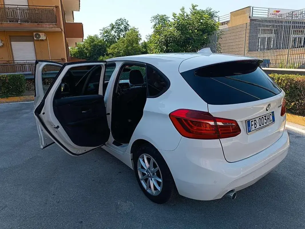 Usata BMW 216 Active Tourer Advantage 116 CV (85 kW) 2015 Bianco Monovolume
