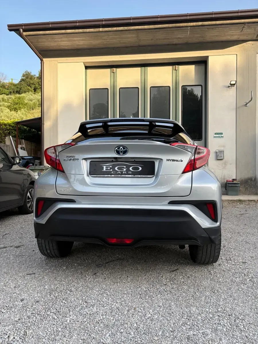 Usata Toyota C-HR Style 97 CV (71 kW) 2019 Argento SUV