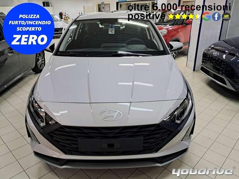 Grigio Nuova 2025 Hyundai i20 Tre volumi | 15.890 € (Buon prezzo) - Immagine 1/4