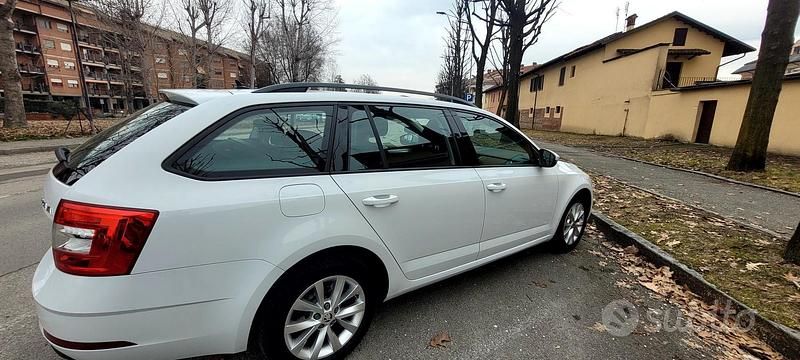 Usata Skoda Octavia Executive 116 CV (85 kW) 2020 Bianco Station wagon
