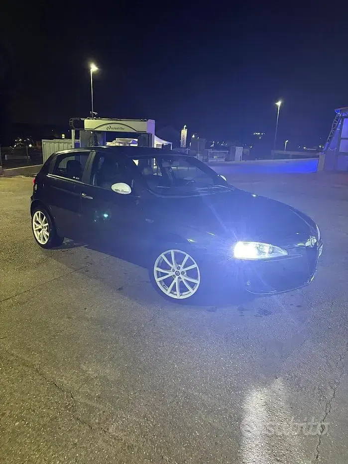 Usata Alfa Romeo 147 101 CV (74 kW) 2006 Nero Utilitaria