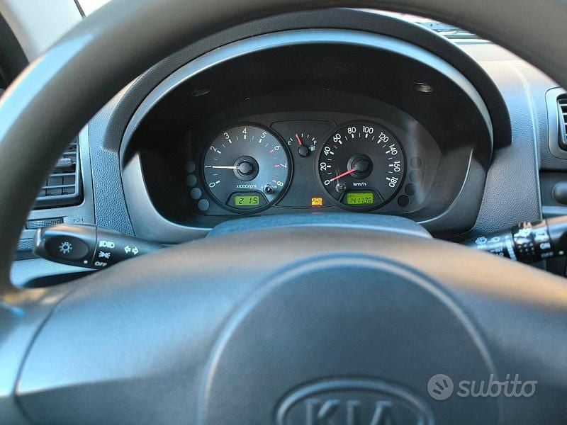 Usata Kia Picanto LX 65 CV (47 kW) 2006 Grigio Utilitaria