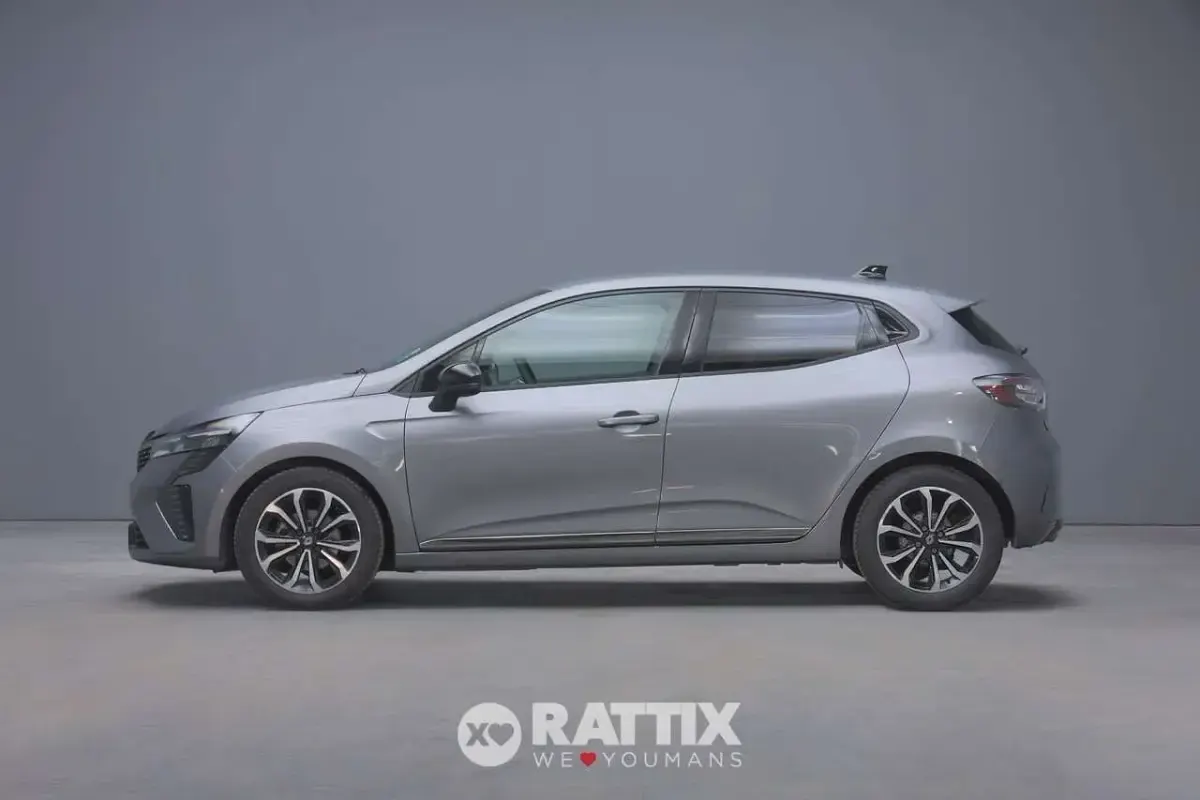 Usado Renault Clio V Techno 91 HP (66 kW) 2025 Cinzento Sedan