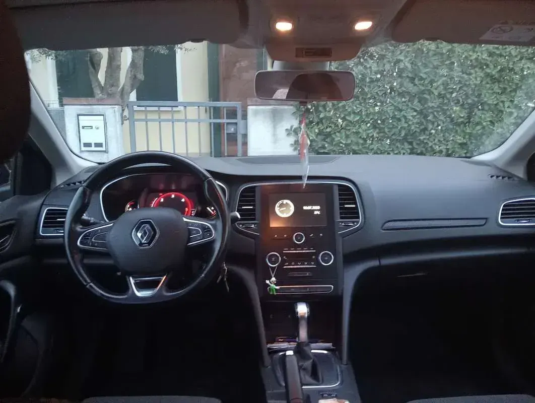 Usata Renault Mégane GrandTour Intens 116 CV (85 kW) 2020 Bluazzurro Station wagon