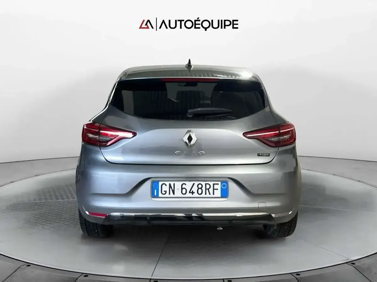 Usata Renault Clio V Techno 145 CV (106 kW) 2023 Gray Berlina