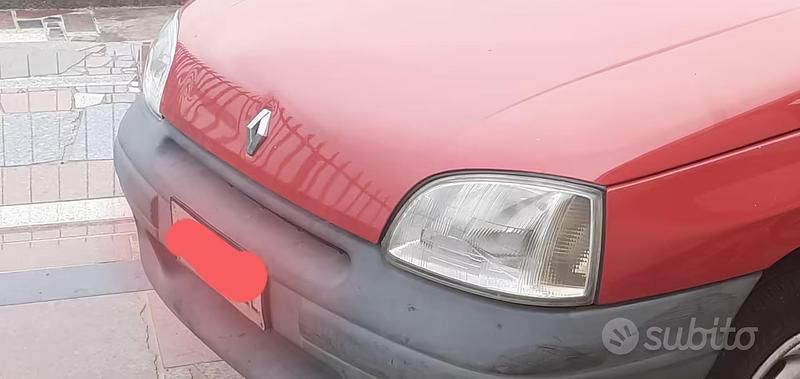 Usata Renault Clio 58 CV (42 kW) 1997 Rosso Utilitaria
