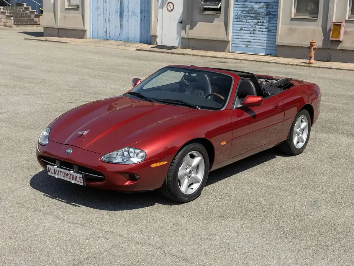 Usata Jaguar XK8 284 CV (208 kW) 1998 Carnival red Cabrio