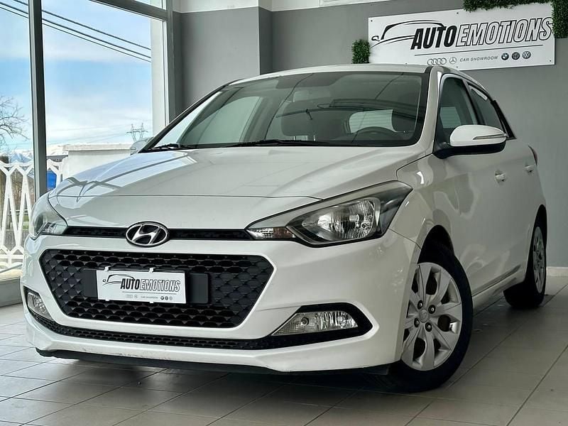 Usata Hyundai i20 Classic 75 CV (55 kW) 2015 Bianco Berlina