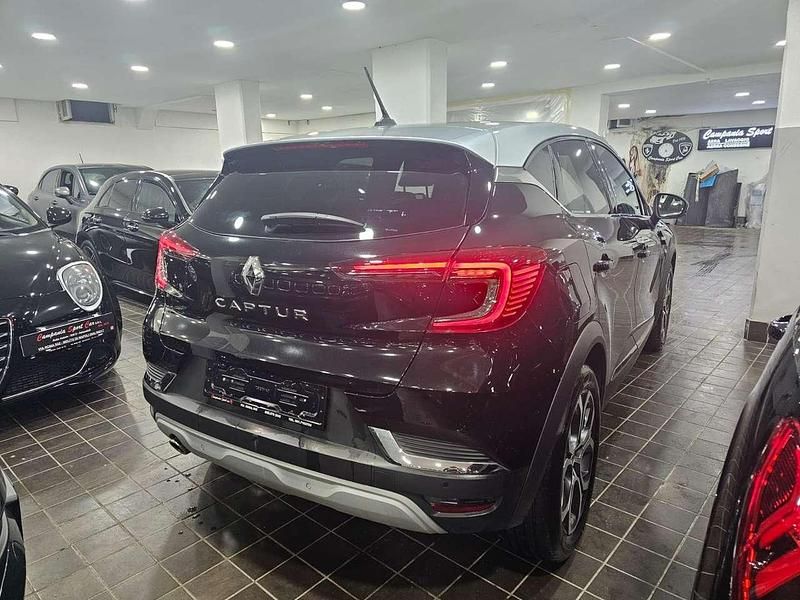 Usata Renault Captur Intens 101 CV (74 kW) 2022 Solid black metallizzato SUV