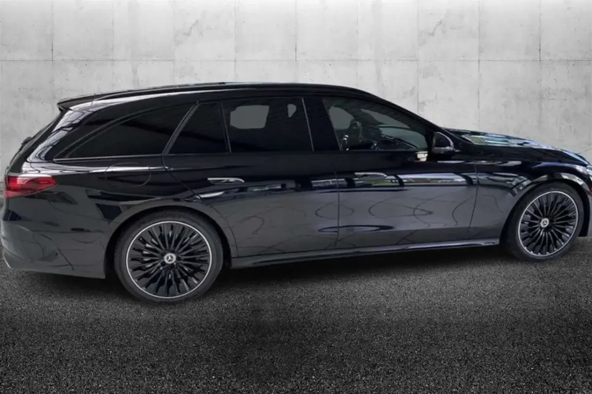 Usata Mercedes E300 AMG Line Premium 306 CV (225 kW) 2024 Nero Station wagon