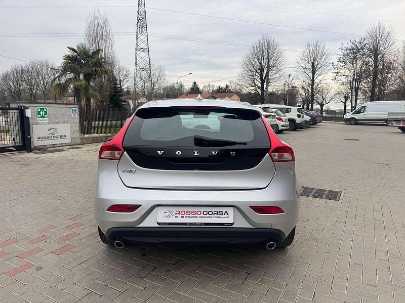 Usata Volvo V40 120 CV (88 kW) 2019 Grigio Berlina