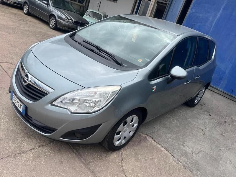 Grigio Usata 2013 Opel Meriva Monovolume | 7990 € (Cara) - Immagine 1/4