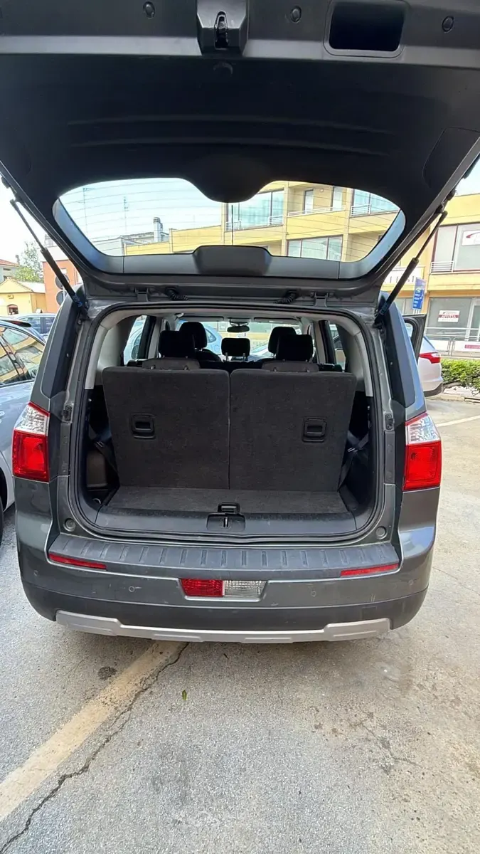 Usata Chevrolet Orlando 141 CV (103 kW) 2012 Gray Monovolume