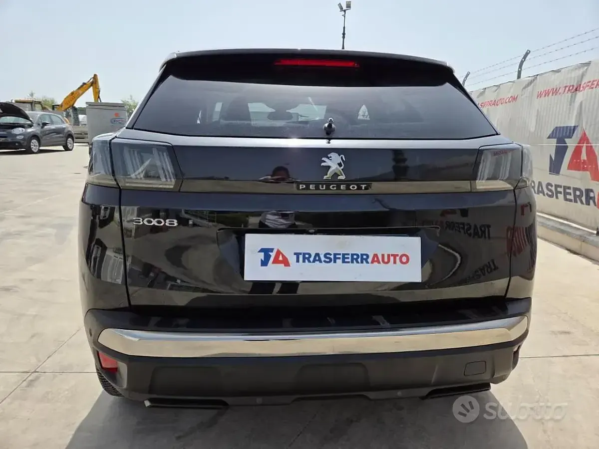 Usata Peugeot 3008 Allure 131 CV (96 kW) 2022 Nero SUV