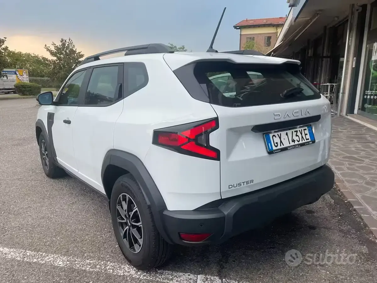 Usata Dacia Duster Essentiel 101 CV (74 kW) 2025 Bianco SUV