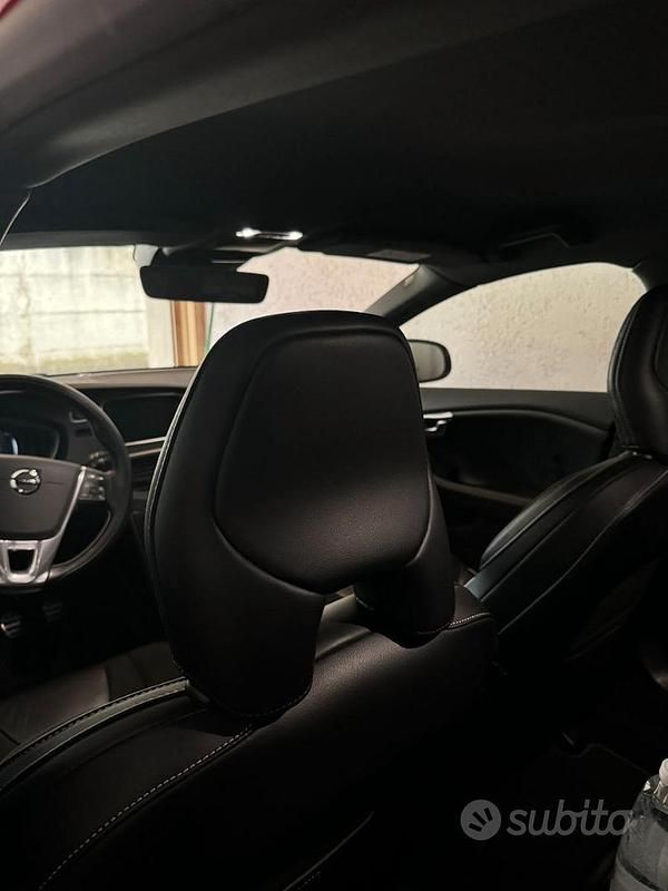 Usata Volvo V40 R-Design 120 CV (88 kW) 2017 Rosso Berlina