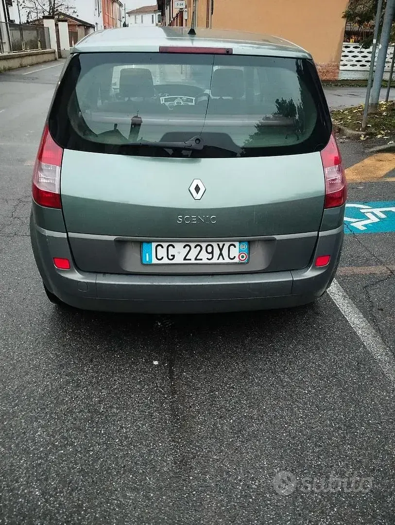 Usata Renault Scénic II 111 CV (81 kW) 2004 Verde Monovolume