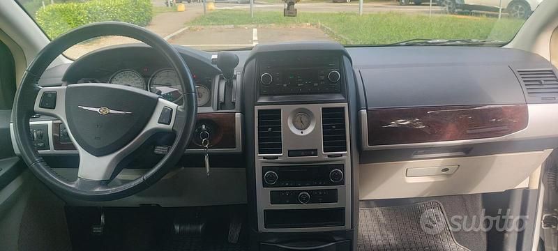 Usata Chrysler Grand Voyager 150 CV (110 kW) 2012 Grigio Monovolume